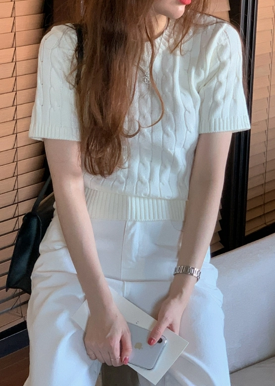 【attends.】 BLACKPINK ジェニー着用★ Short-Sleeved T-shirt Jennie short sleeve T-shirt - Women | Bershka