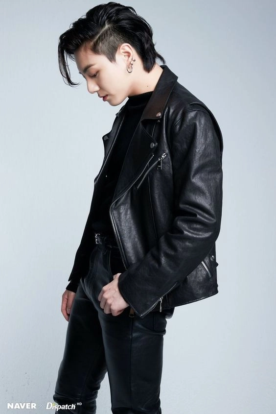 BTSJUNGKOOKピケット Black Oblique Zipper Punk Jacket | Jungkook - BTS - Fashion