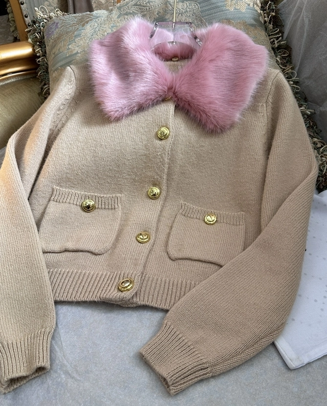 Brown Knitted Cardigan With Fur Collar | Wonyoung - IVE