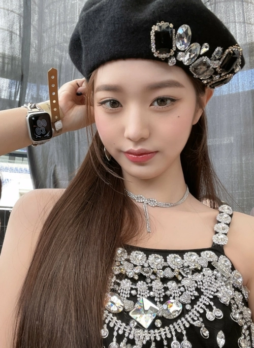 ☆韓国の人気☆【TATIANA】☆Colored Heart Bold Rin.g☆ White Flower | Ahn Ji Young | Bolbbalgan4 - Fashion Chingu