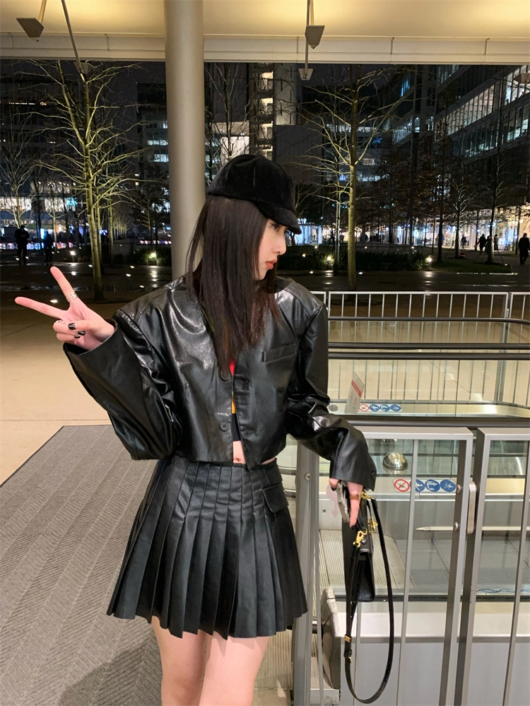 ★LUVISTRUE★AM VELVET SKIRT(CHARCOAL)★正規品/韓国直送料込 Crushed Black Velvet LOVE “O” Tennis Skirt | Tennis Skirts