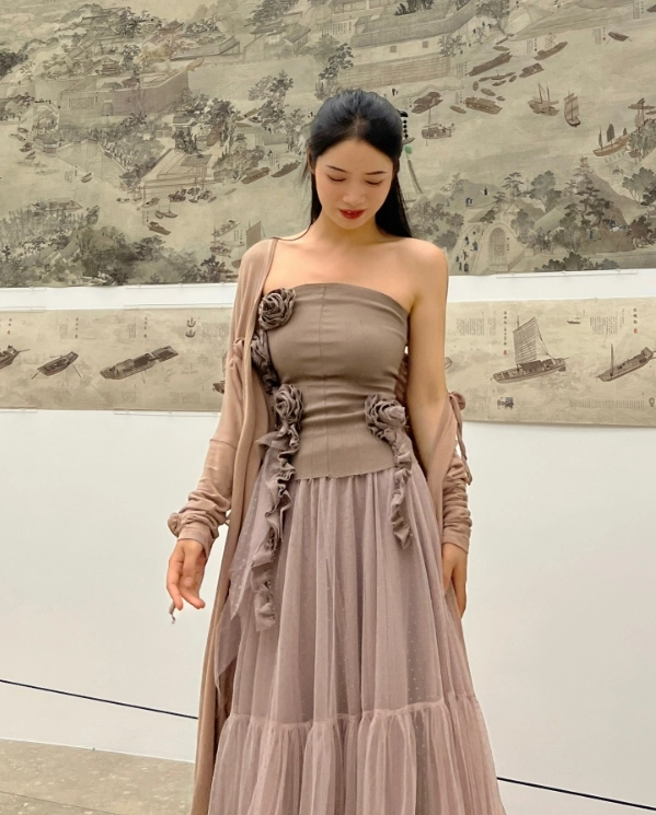 Brown Flower Embellished Tube Top | Jennie - BlackPink