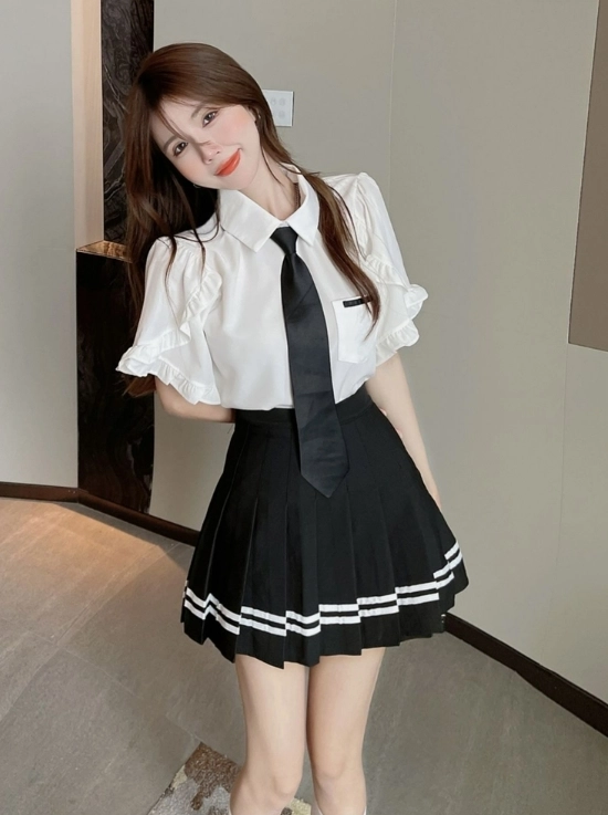 Black Pleated Mini Skirt | Jisoo - BlackPink - Fashion Chingu