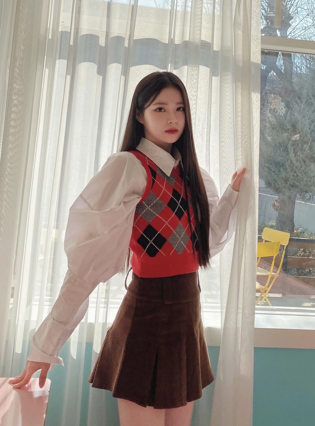 Red Diamond Patterned Knitted Vest | Kyujin - NMIXX