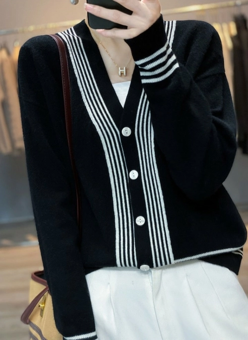 モモンガとleeknow Yellow Knit Striped Cardigan | LeeKnow - Stray Kids