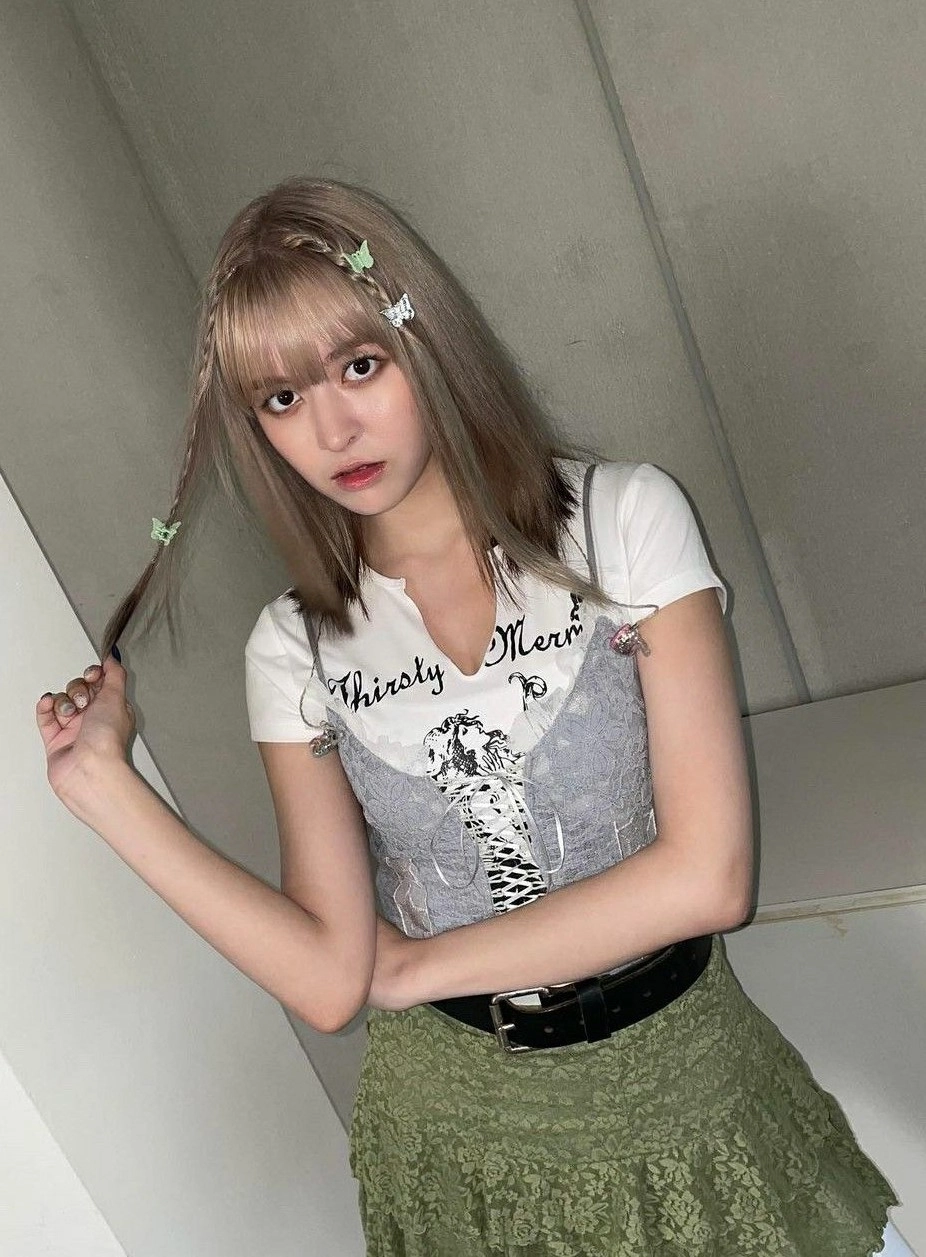 Green Ruffled Lace Skirt | Lily - NMIXX - Fashion Chingu