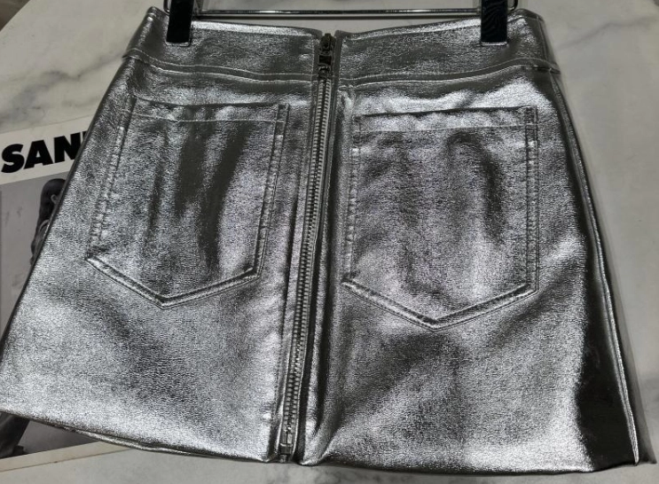 Silver Grey Zip-Up Mini Skirt | Haerin - NewJeans - Fashion