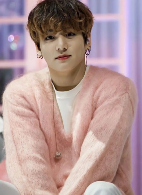 ☆BTS 着用/人気☆A NOTHING☆ VELVET TURTLE-NECK TEE☆ 可愛いの来ましたねぇ♥️ ・ #bts#btsv#v#taehyung#テヒョン