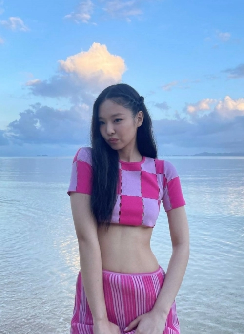 White And Blue Layered T-Shirt | Jennie - BlackPink