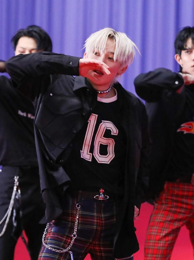 Black Number 16 T-Shirt | Sunoo - Enhypen - Fashion Chingu