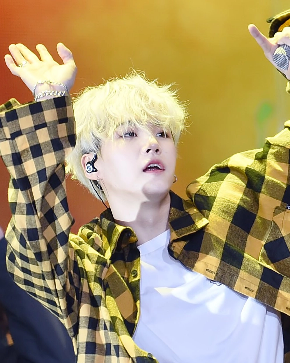 White Hand Gun Print T-Shirt | Suga - BTS - Fashion Chingu