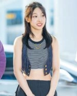 Black Stripes Knitted Top | Nayeon - Twice - Fashion Chingu