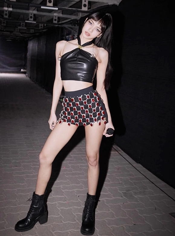 LIA LIDY TOP 黒　ブラック　black BLACK Black Faux Leather Halter Top | Lisa - BlackPink - Fashion
