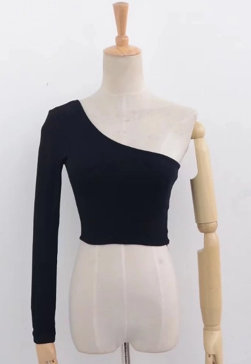 Black One Side Off-Shoulder Crop Top | Lisa - BlackPink