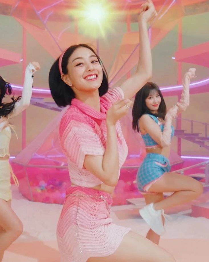 Pink Tones Wave Knitted Skirt | Jihyo – Twice - Fashion Chingu