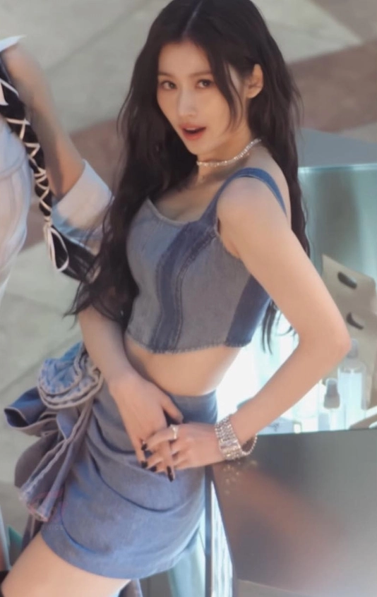 スカート Blue Flower Denim Skirt Blue Flower Embellished Denim Skirt | Sana - Twice - Fashion