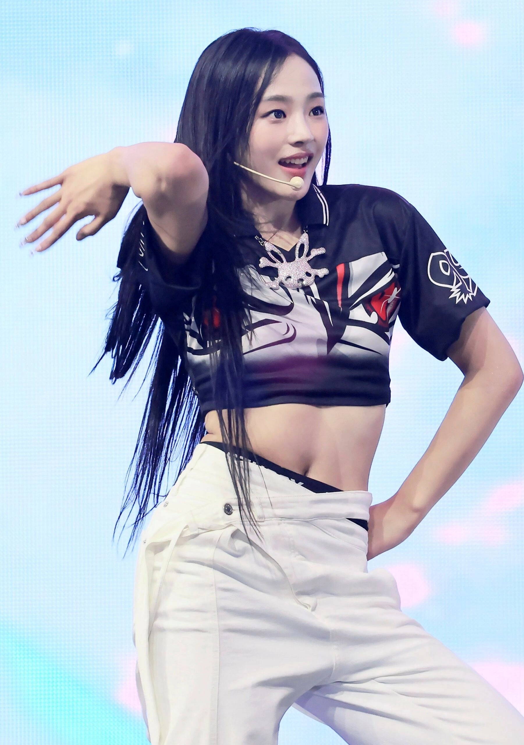 White Deconstructed Waist Jeans | Minji - NewJeans - Fashion Chingu