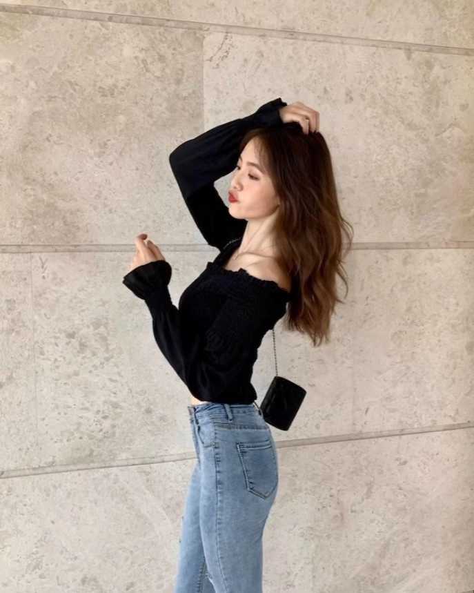 Black Crossed Body Off-Shoulder Crop Top | Rose - BlackPink