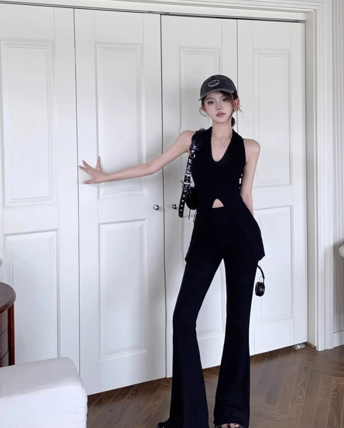Black Front Slit Halter Top | Jennie - BlackPink - Fashion