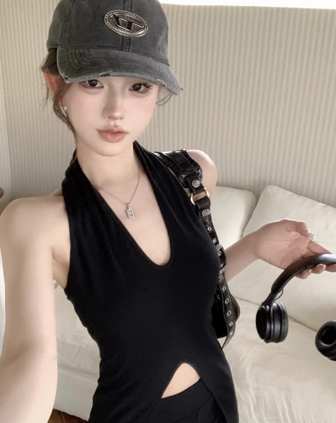 Black Front Slit Halter Top | Jennie - BlackPink - Fashion