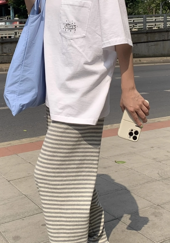 Grey Stripes Cozy Pants | Hanni - NewJeans - Fashion Chingu