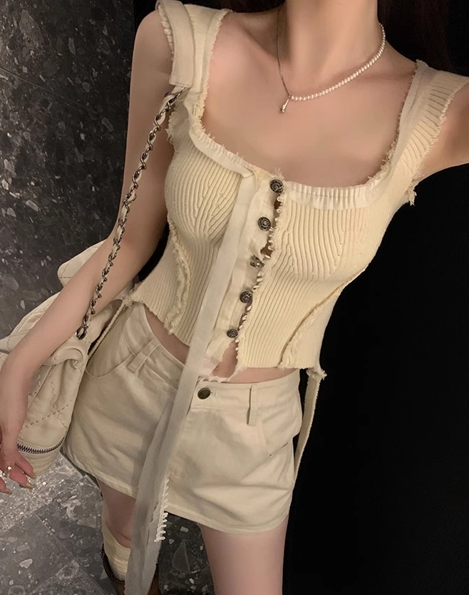 Beige Button Up Knit Top | Haerin - New Jeans - Fashion Chingu