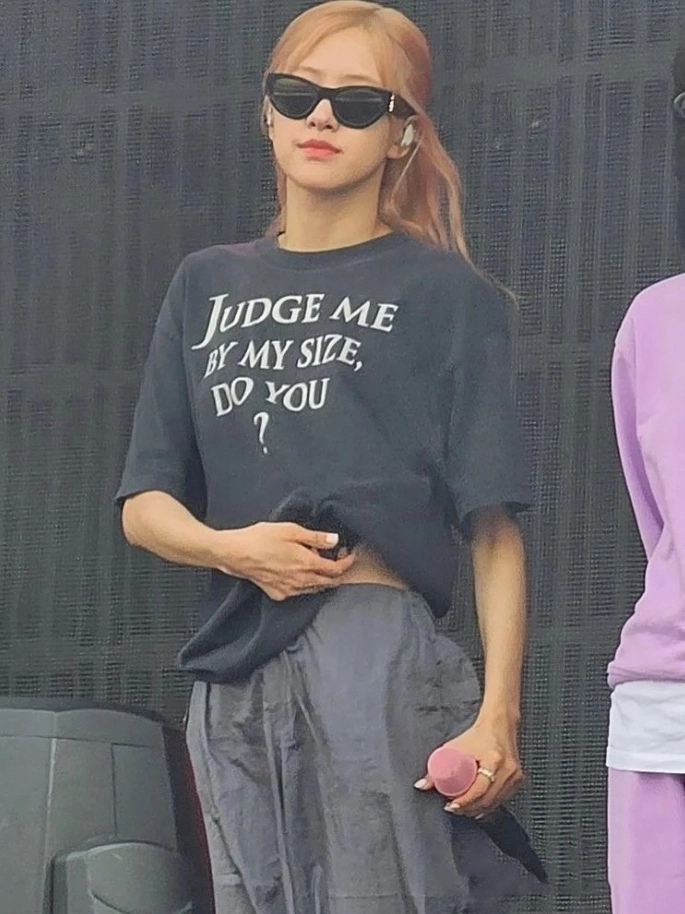 Black 'Judge Me By My Size' T-Shirt | Rose - BlackPink - Fashion