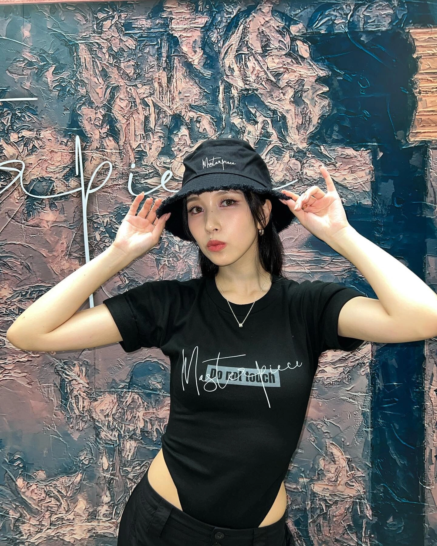 Black Exposed Waist Bodysuit Top | Mina - Twice - Fashion Chingu