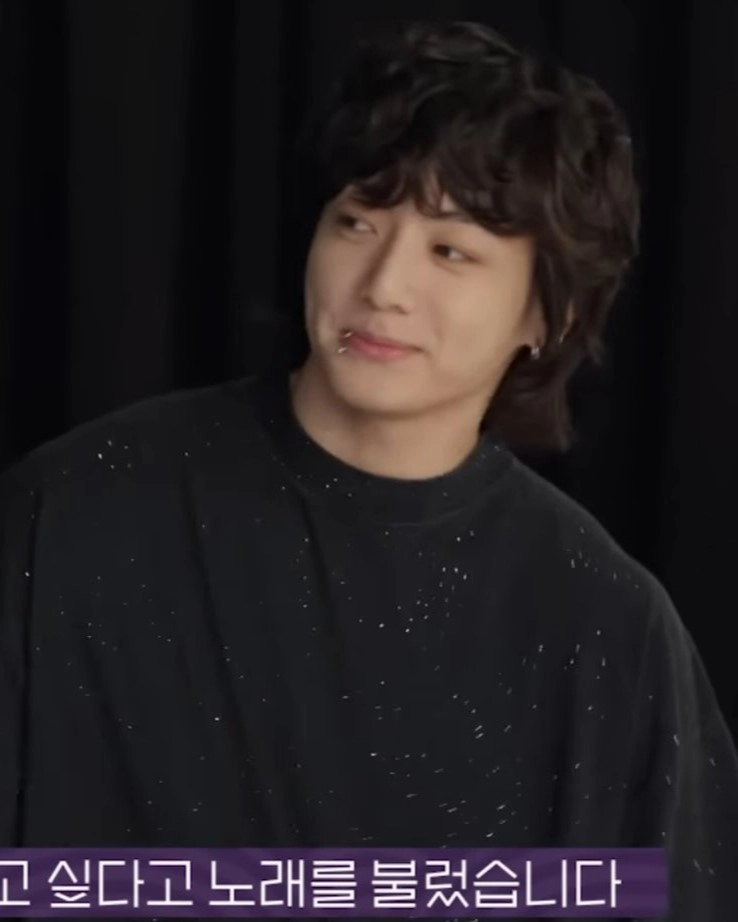 BTS ジャンパー　ブラック BTS MONOCHROME Crewneck Shirt (Black) - A-KPOP