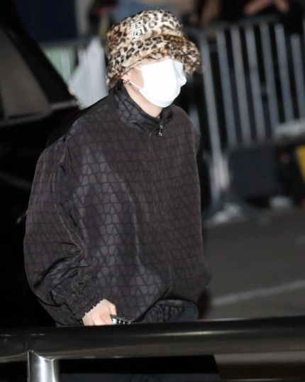 Brown Fluffy Leopard Bucket Hat Suga BTS Fashion Chingu