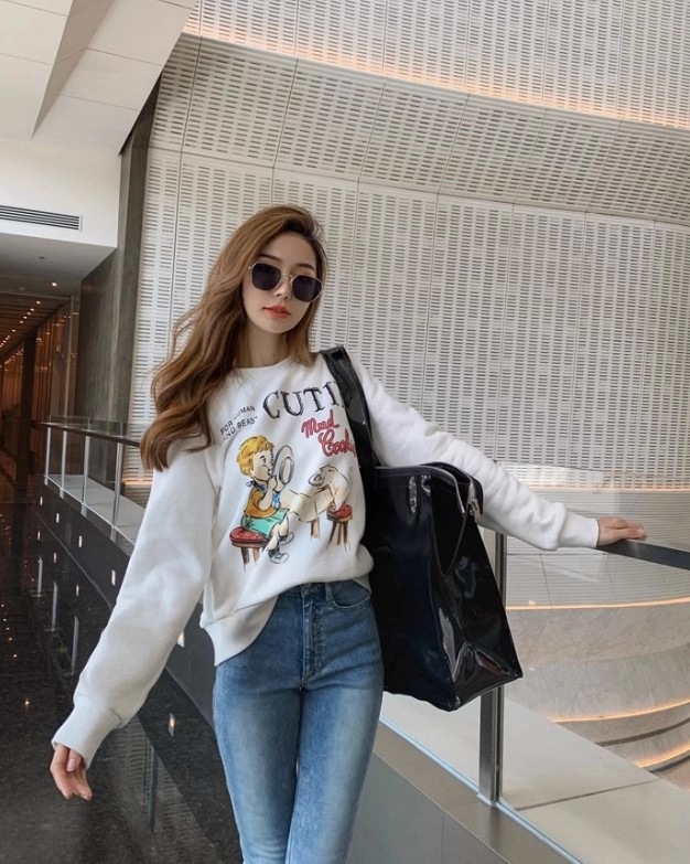 White Cutie Boy And Cat Print Sweatshirt Jimin BTS Fashion