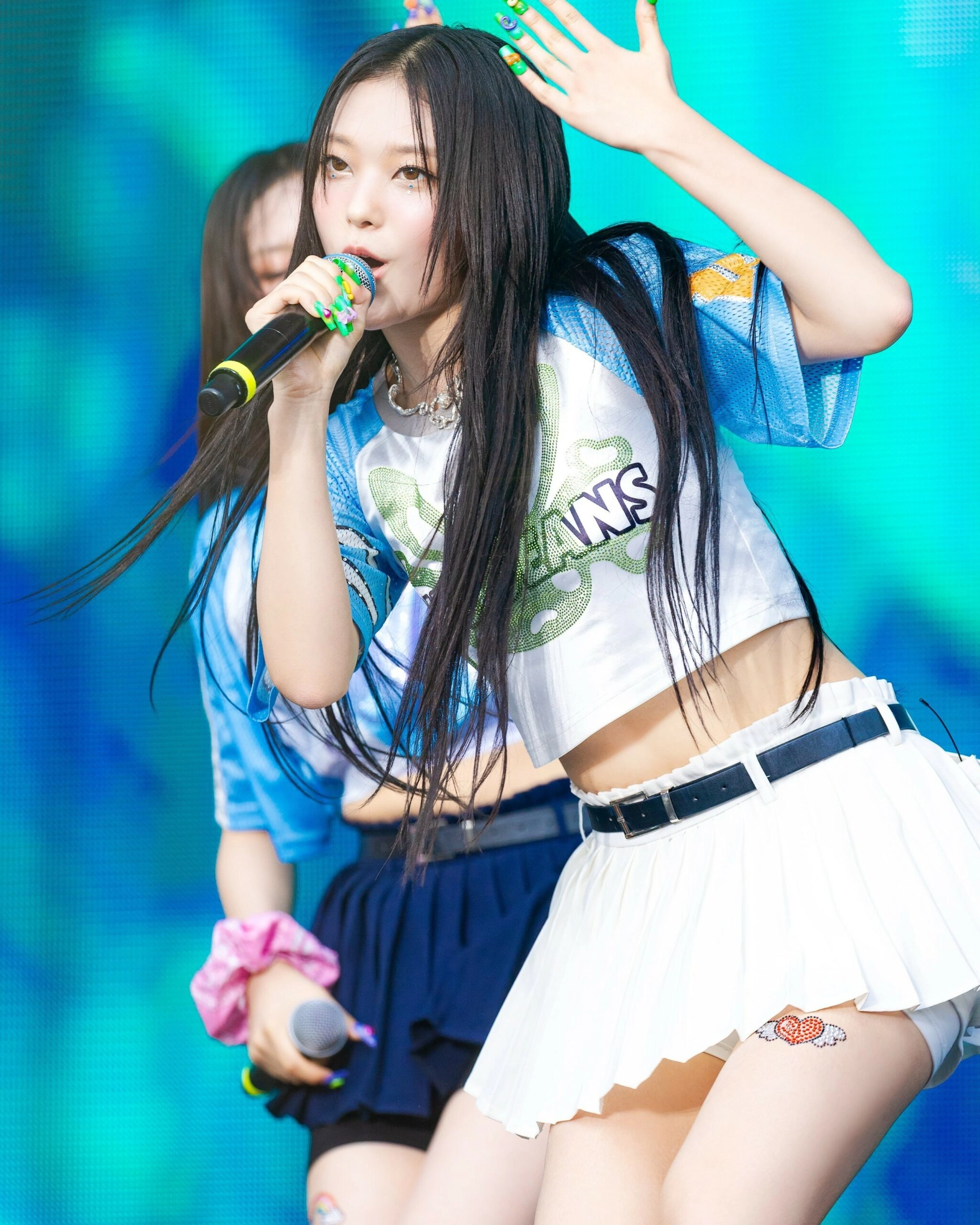 NewJeans着用 Detachable Strap Skirt Shorts White Protruding Pleated Skorts | Haerin - NewJeans - Fashion Chingu