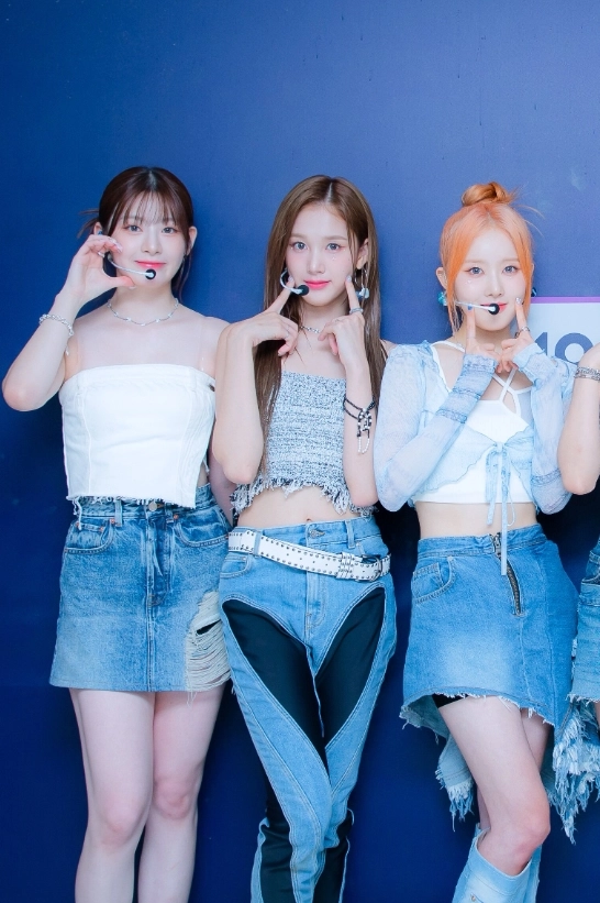 Grey Raw Edge Tube Top | J - STAYC - Fashion Chingu