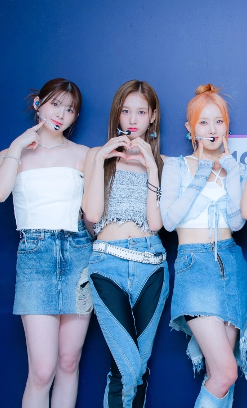 Grey Raw Edge Tube Top | J - STAYC - Fashion Chingu
