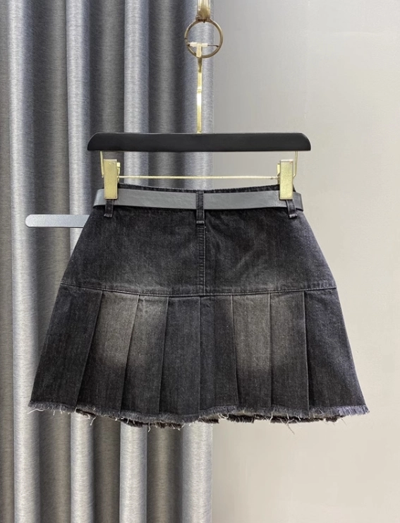 Black Pleated Denim Mini Skirt | Haerin - NewJeans - Fashion Chingu