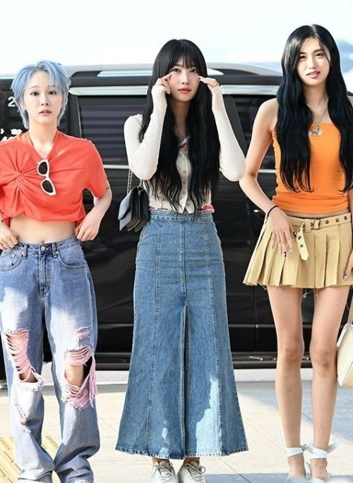 【I AM MARI】Sayeon Velvet Denim Mini Skirt Pants Carrie Denim Mini Skirt - Washed Indigo – Peppermayo US