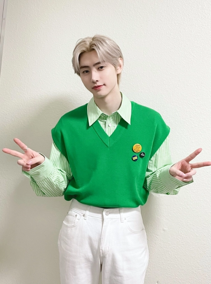 ★Enhypen SUNGHOON着用★【ACON STUDIO】ETHNIC KNIT VEST Green V-Neck Knit Vest | Sunghoon - Enhypen - Fashion Chingu