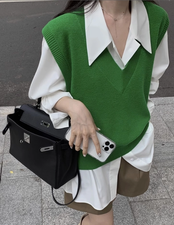 Green V-Neck Knit Vest | Sunghoon - Enhypen - Fashion Chingu