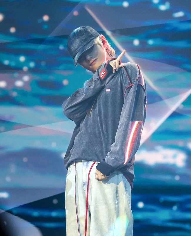 Grey Top Stitch Long Sleeve T-Shirt | Taehyung - BTS - Fashion Chingu