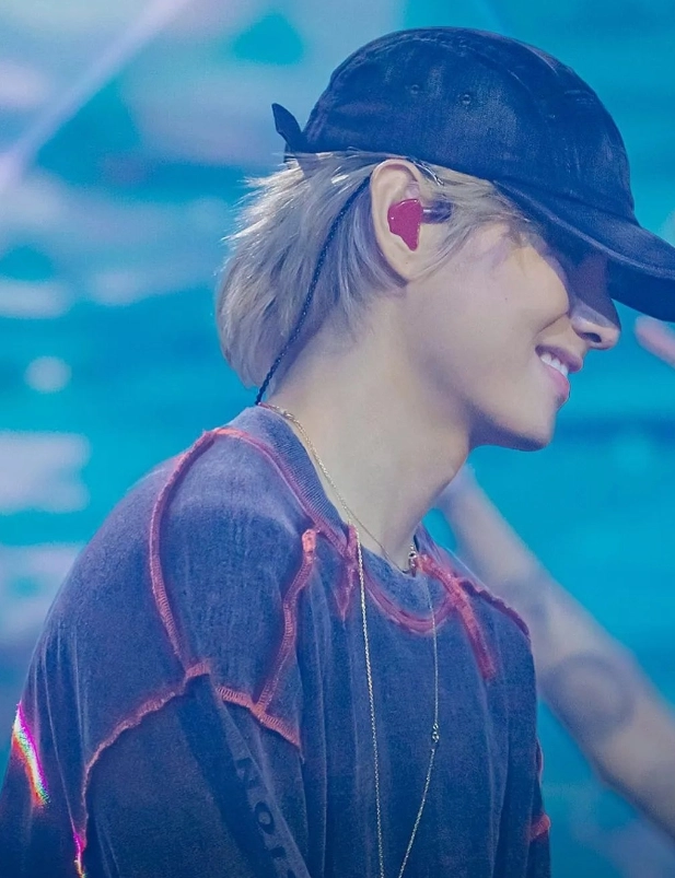 Grey Top Stitch Long Sleeve T-Shirt | Taehyung - BTS - Fashion Chingu