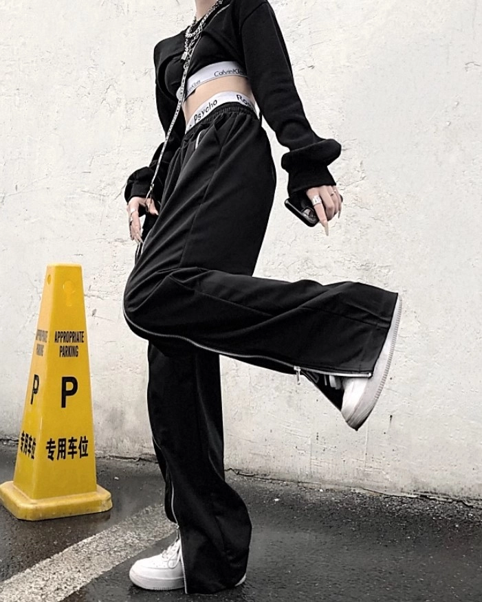 LE SSERAFIM TRACK PANTS（Black） S Black Ruched Wide Leg Pants | Chaewon - Le Sserafim