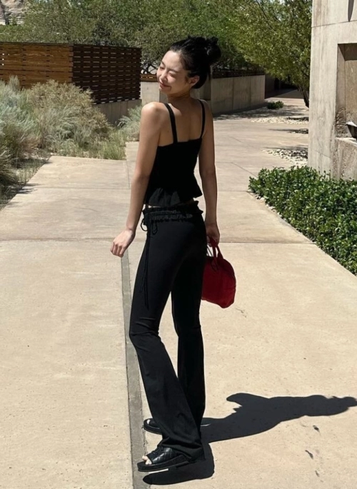 Black Pants With Stripes | Jennie - BlackPink - Fashion Chingu