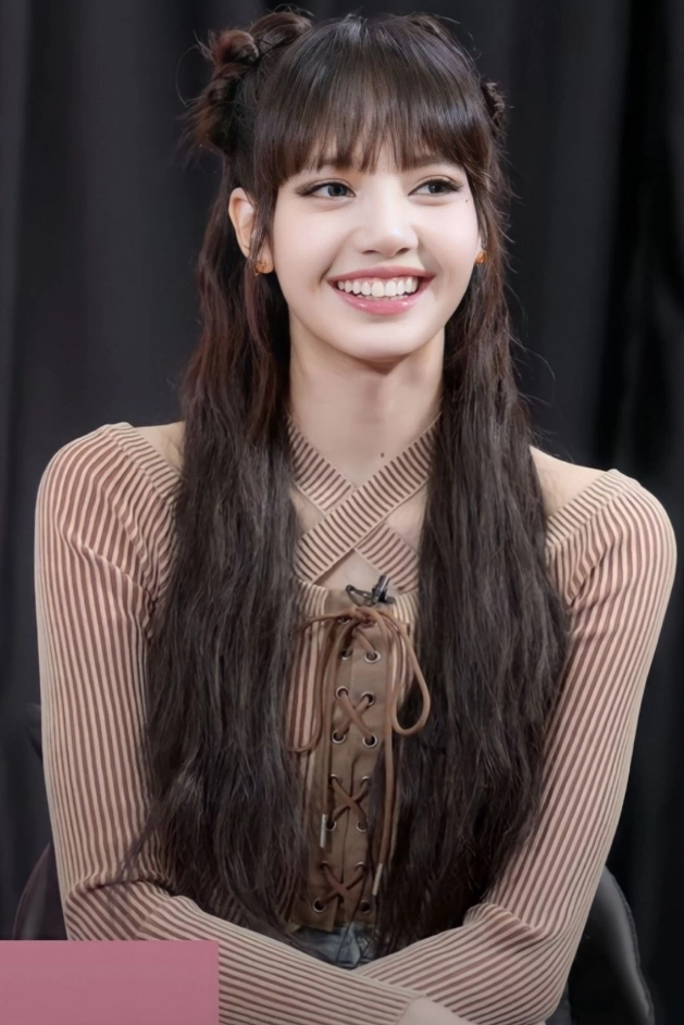 BLACKPINK リサ着用★ITZAVIBE★script graphic long sleeve YESASIA: Image Gallery - BLACKPINK SQUARE Long Sleeve T