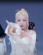 アクセサリー hinata White Buckled Corset Top | Hinata - XG - Fashion Chingu