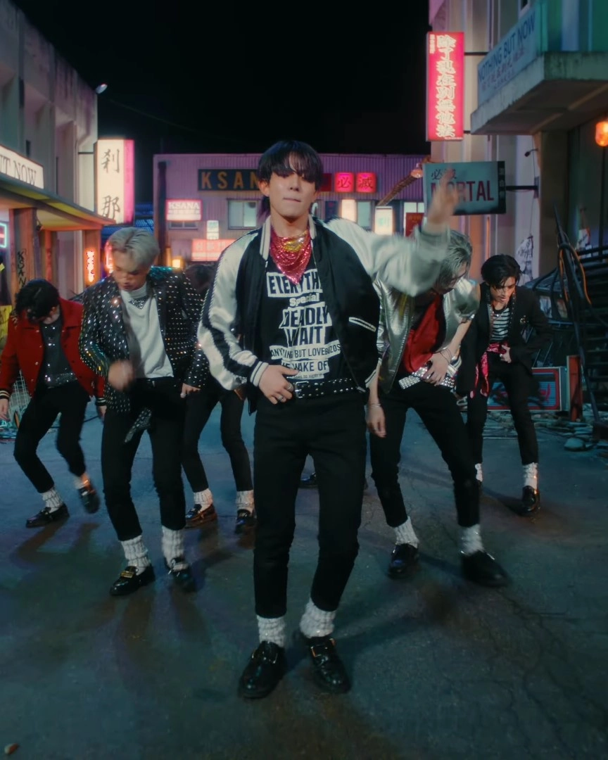 Black “Everything Special” Print Sleeveless T-Shirt Heeseung