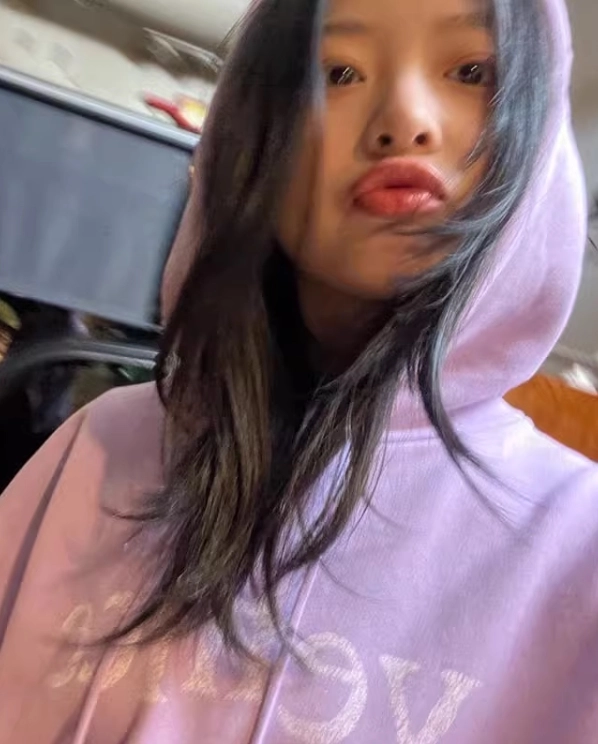 CFIERCE エンジェルパーカー newjeans着用 Lilac 'Venice' Print Hoodie | Hanni - NewJeans - Fashion Chingu