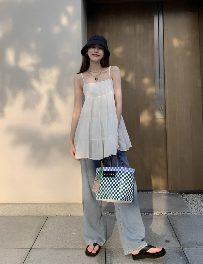 Jennie着用 AMOMENTO VOLUME MINI DRESS 韓国 FvFIFTqX0AEuw3W.jpg