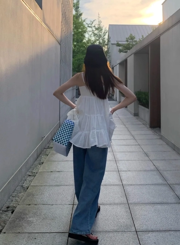 Jennie着用 AMOMENTO VOLUME MINI DRESS 韓国 AMOMENTO JP