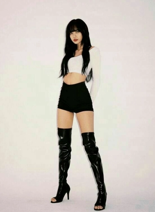 Black Shorts With Thigh Straps | Lisa - BlackPink - Fashion