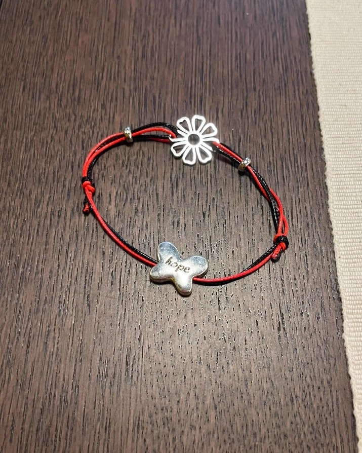 ☆BTS SUGA着用☆関税込★ONEENOUGH★Red Silver Ball Bracele.t Silver Dolphin Tail Bracelet | Suga - BTS - Fashion Chingu